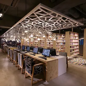Booth Netcafe & Capsule Tokio